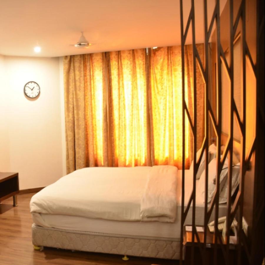 The Central Park Hotel Gwalior Exterior foto