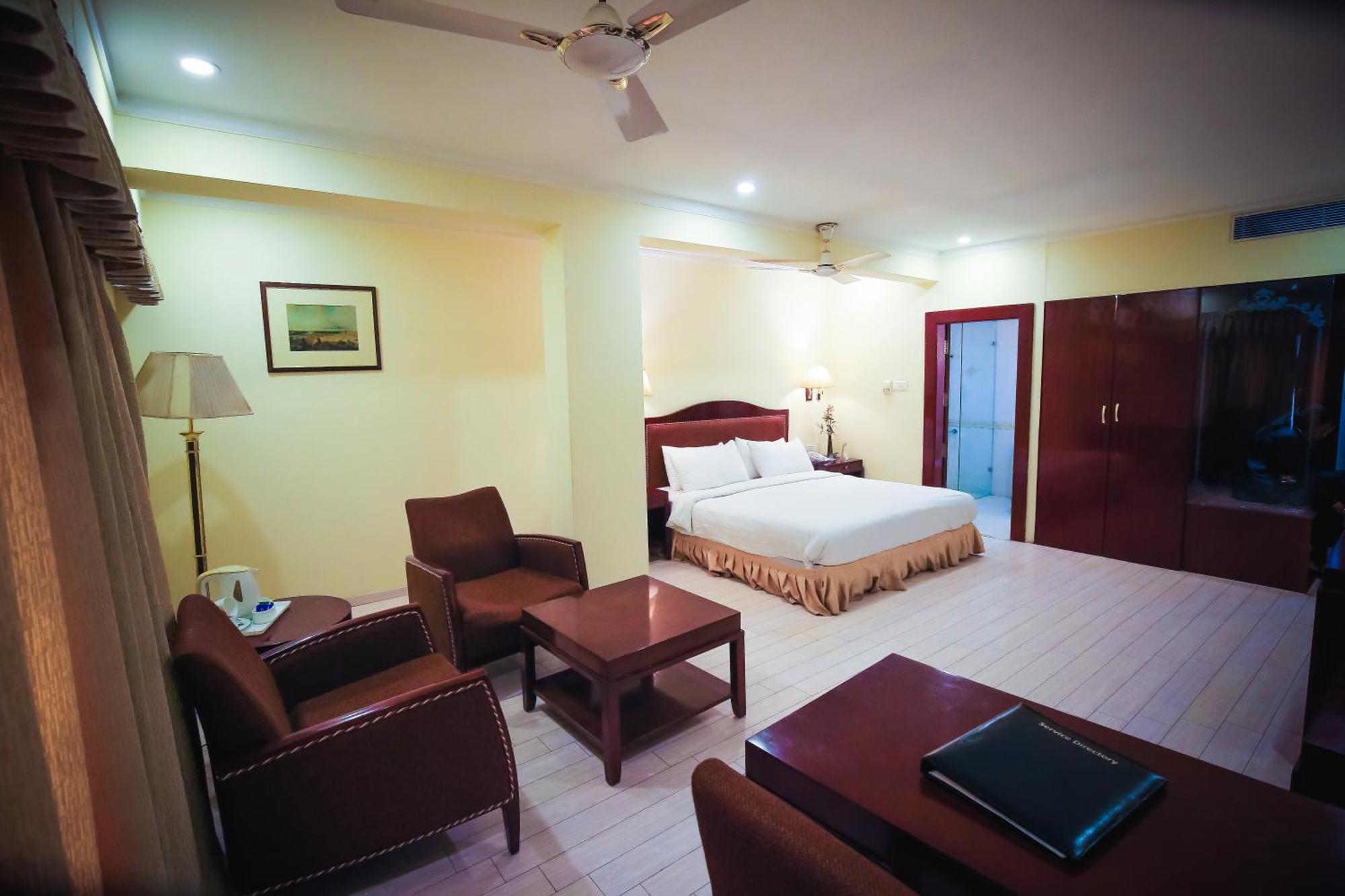 The Central Park Hotel Gwalior Exterior foto