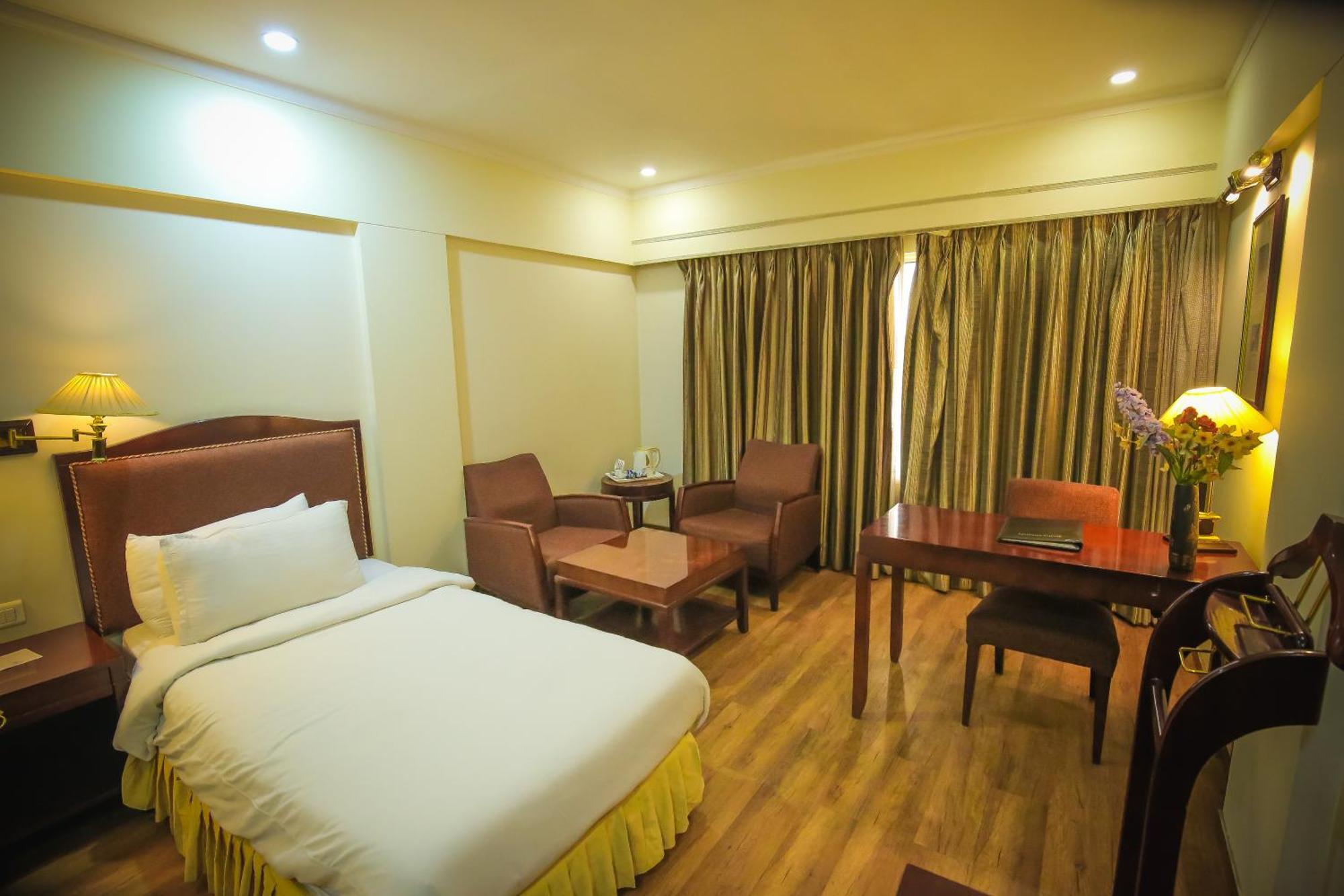 The Central Park Hotel Gwalior Exterior foto