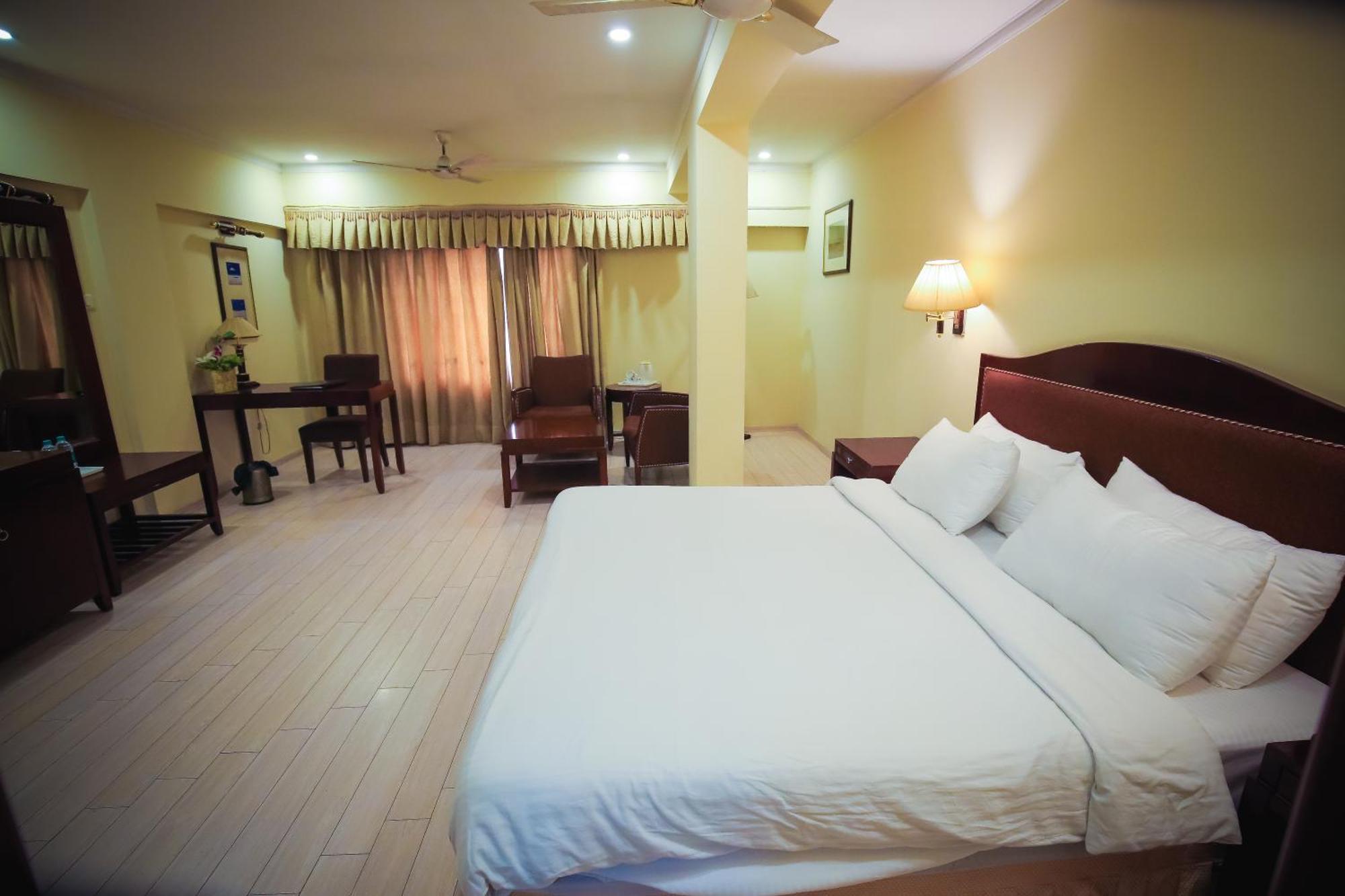The Central Park Hotel Gwalior Exterior foto