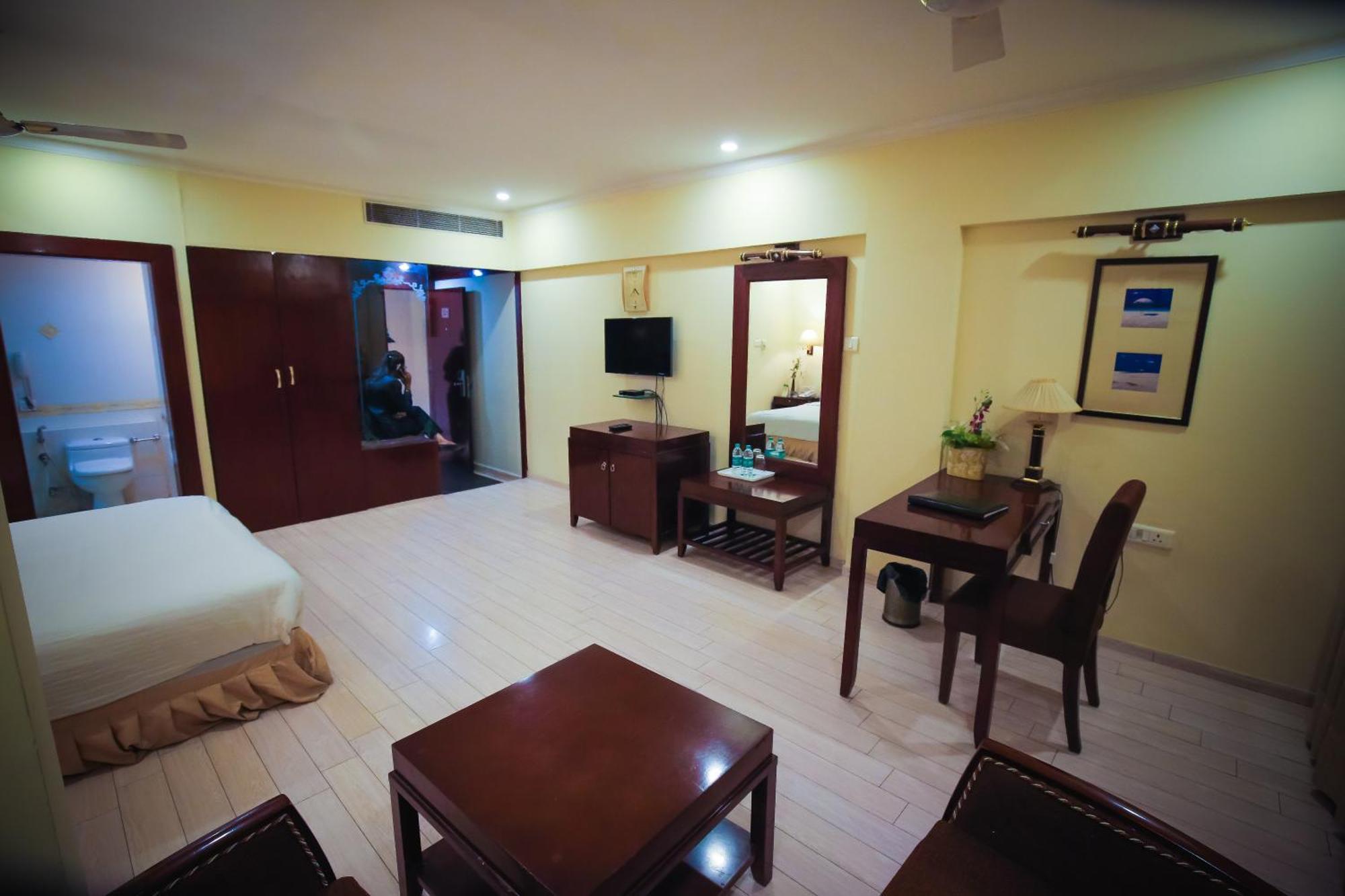 The Central Park Hotel Gwalior Exterior foto