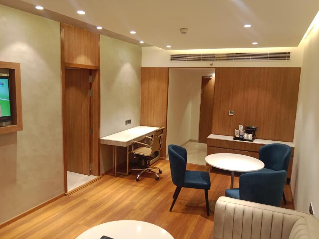 The Central Park Hotel Gwalior Exterior foto